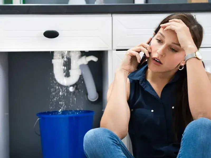 Plumber responding to an emergency plumbing call